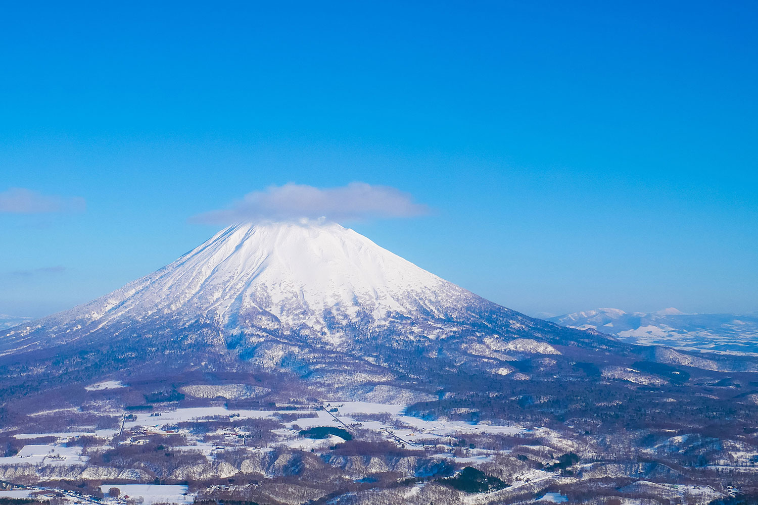 Picture of the snow covered Mount Yotei