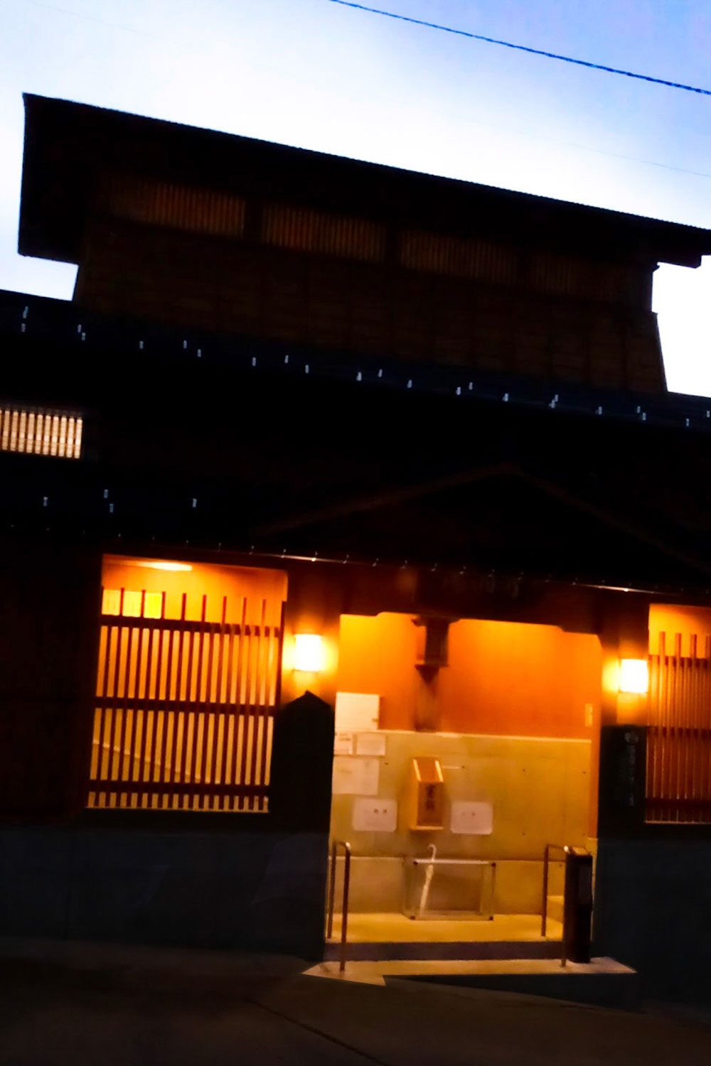 night scene of shinden no yo bath house